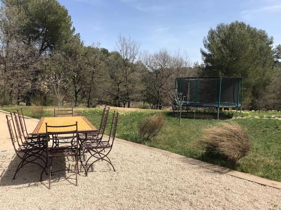 Villa Avec Piscine, Au Calme Et En Pleine Nature! Pierrevert Exterior photo